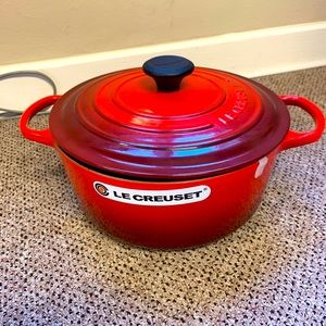 New Le Creuset 5.5qt #26 red cast iron